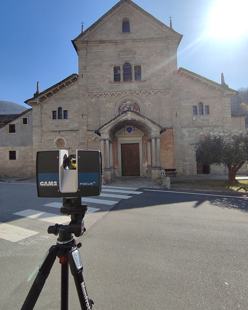 Laser scanner davanti alla chiesa di Montecrestese